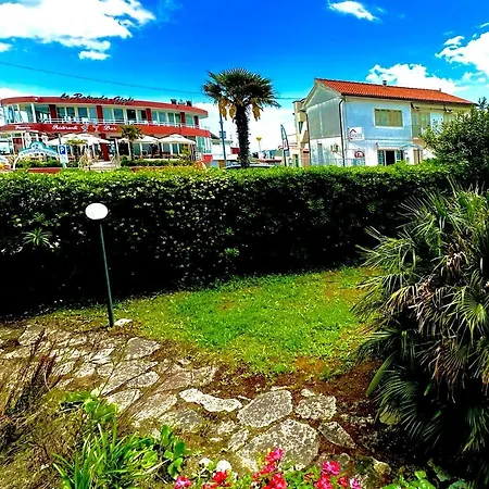Conero Casa - Di Numana Fronte Mare In Via Litoranea 178 Bis Con Parcheggio Esclusivo Marcelli